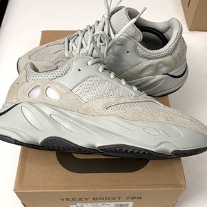 Yeezy 700 Salt Men 12 Light Wear